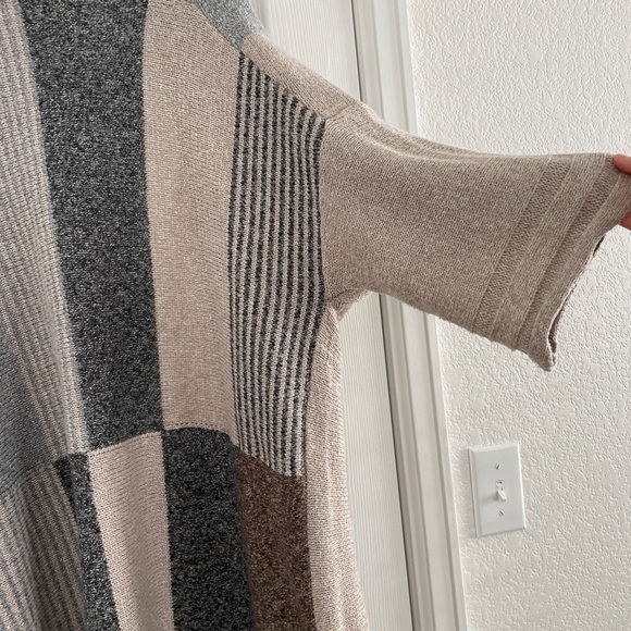 Love Riche Gray and Cream Fringe Poncho - Picture 9 of 12